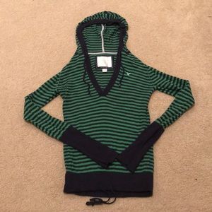 American Eagle sweater with hood
